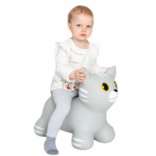 vaikas ant sokliuko kates