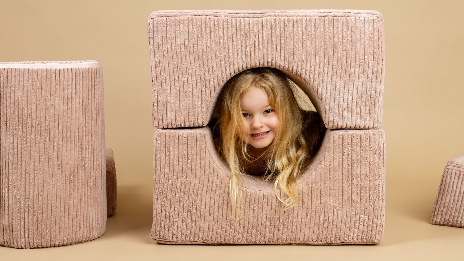 mergaite zaidzia su minkstais moduliais